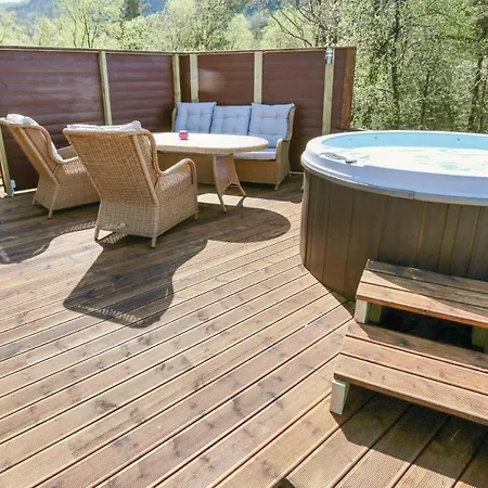 Holiday home Awesome In With Jacuzzi